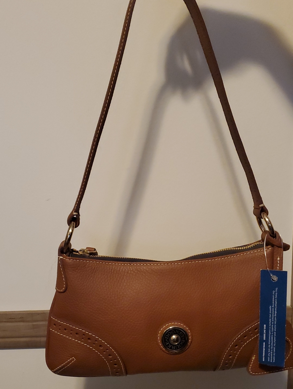 Dooney &Bourke Women's Tan Leather Shoulder Bag - Classic Style